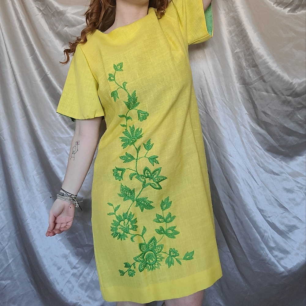True Vintage 1960s Trad Wife Boho Mod Handmade Floral Midi Smock Style Dress
